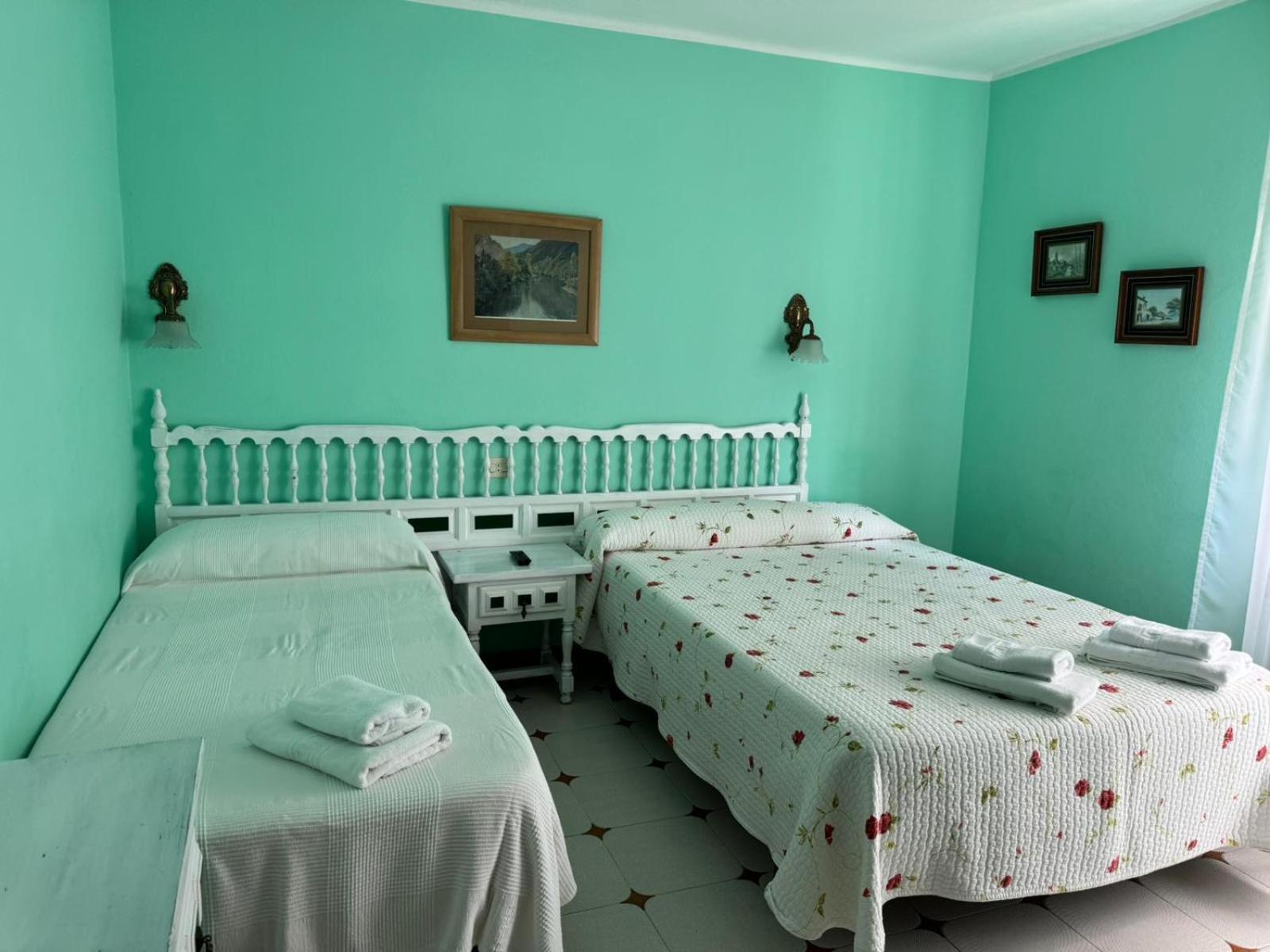 Hotel El Castanu De Cue Esterno foto